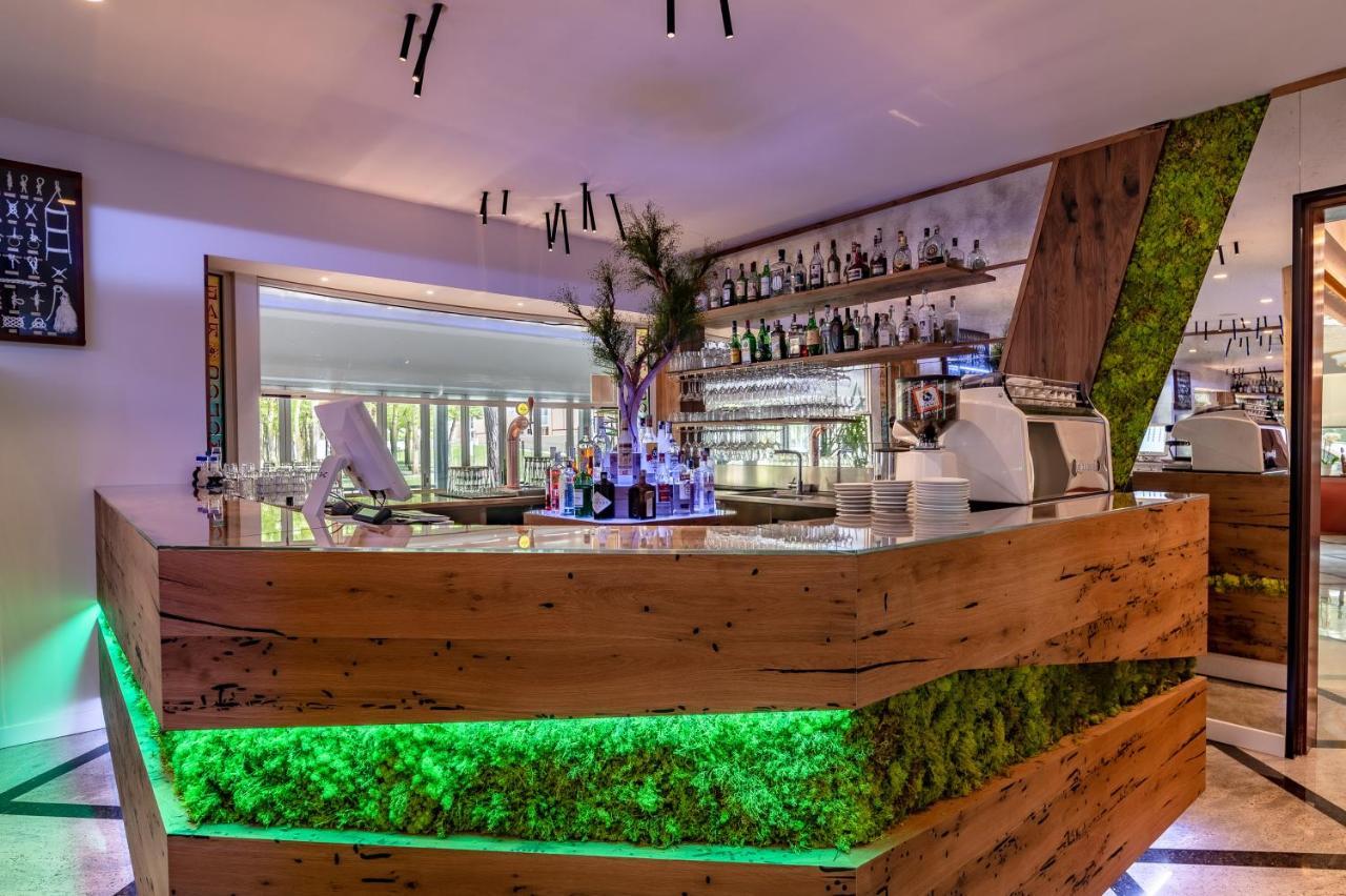Hotel Colombo Лидо ди Йезоло Екстериор снимка