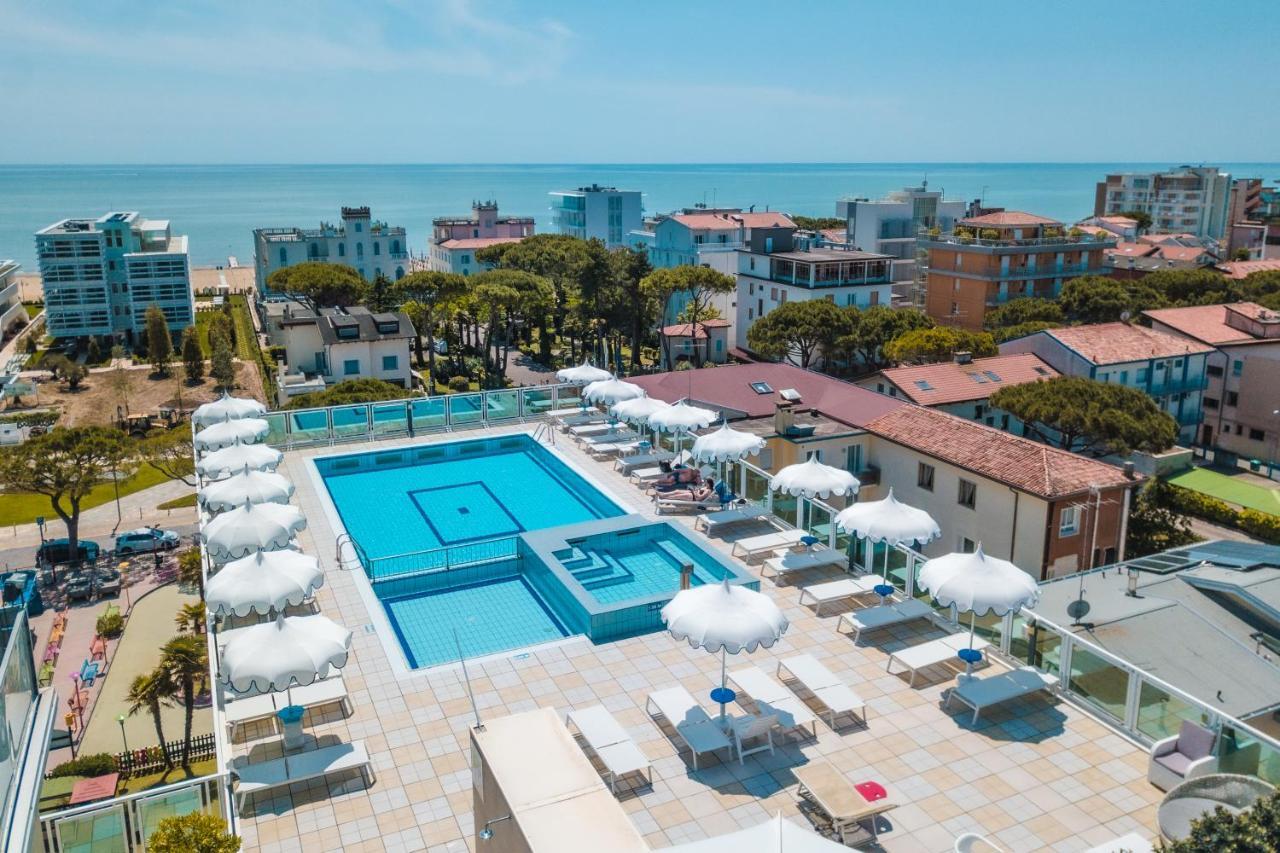 Hotel Colombo Лидо ди Йезоло Екстериор снимка