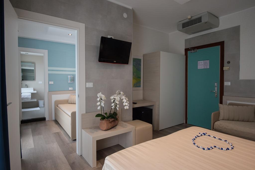 Hotel Colombo Лидо ди Йезоло Екстериор снимка