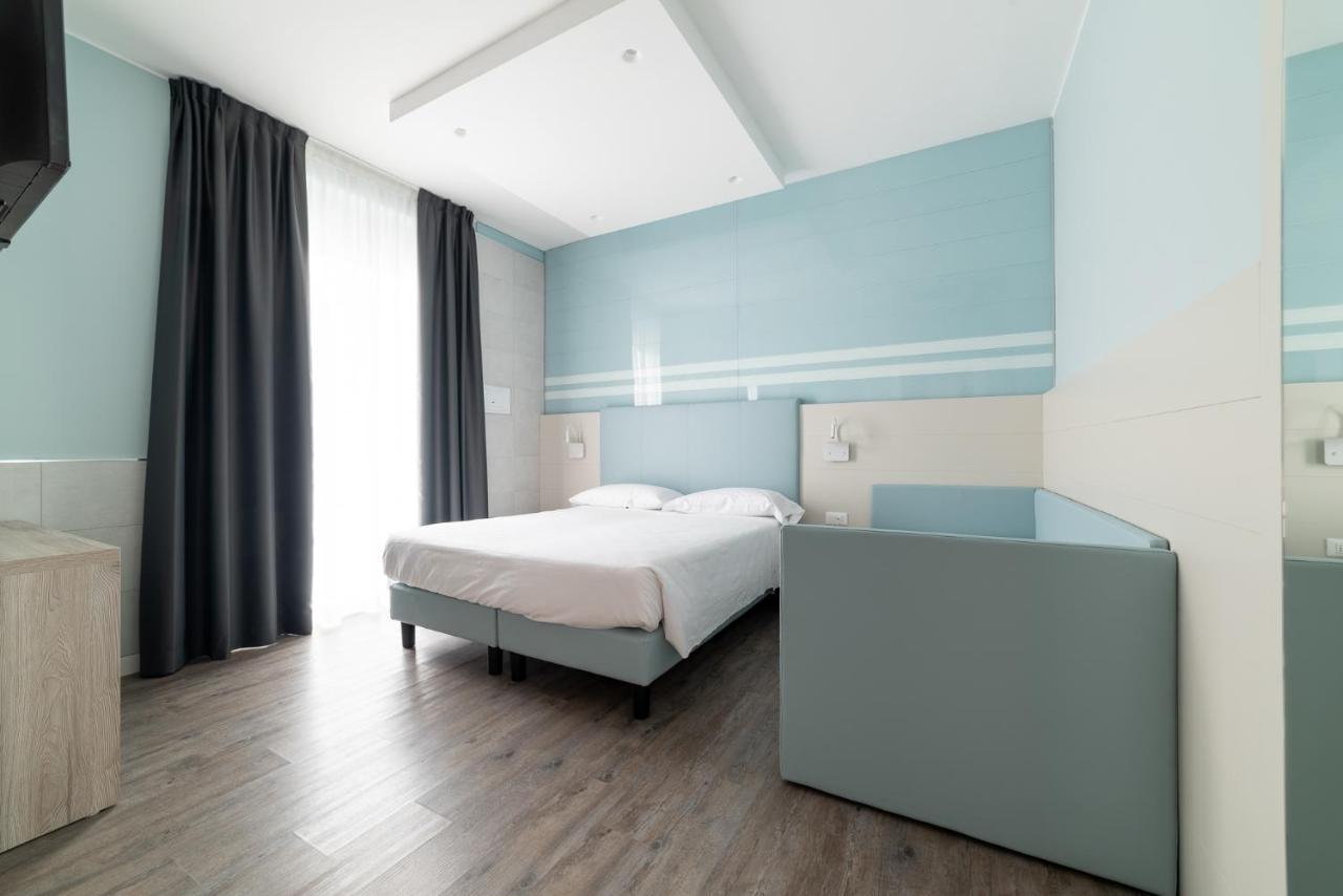 Hotel Colombo Лидо ди Йезоло Екстериор снимка