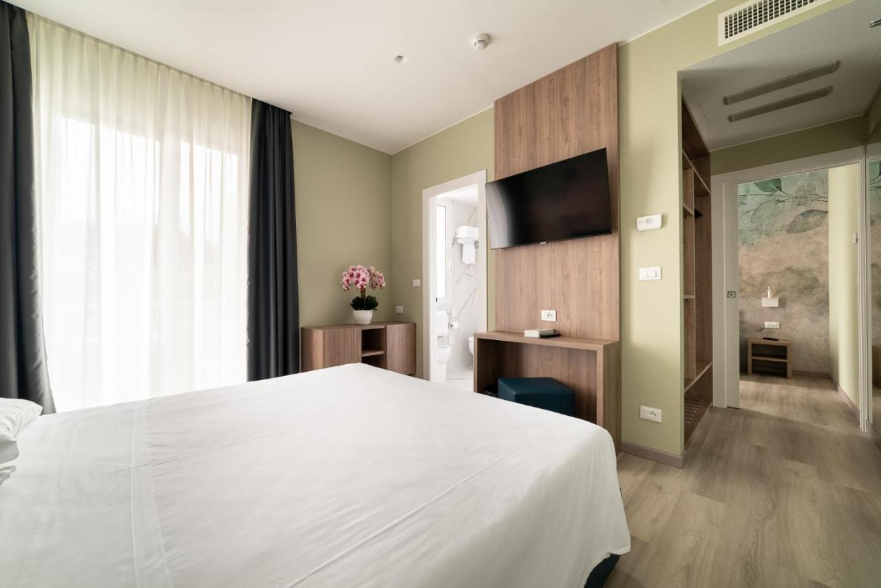 Hotel Colombo Лидо ди Йезоло Екстериор снимка