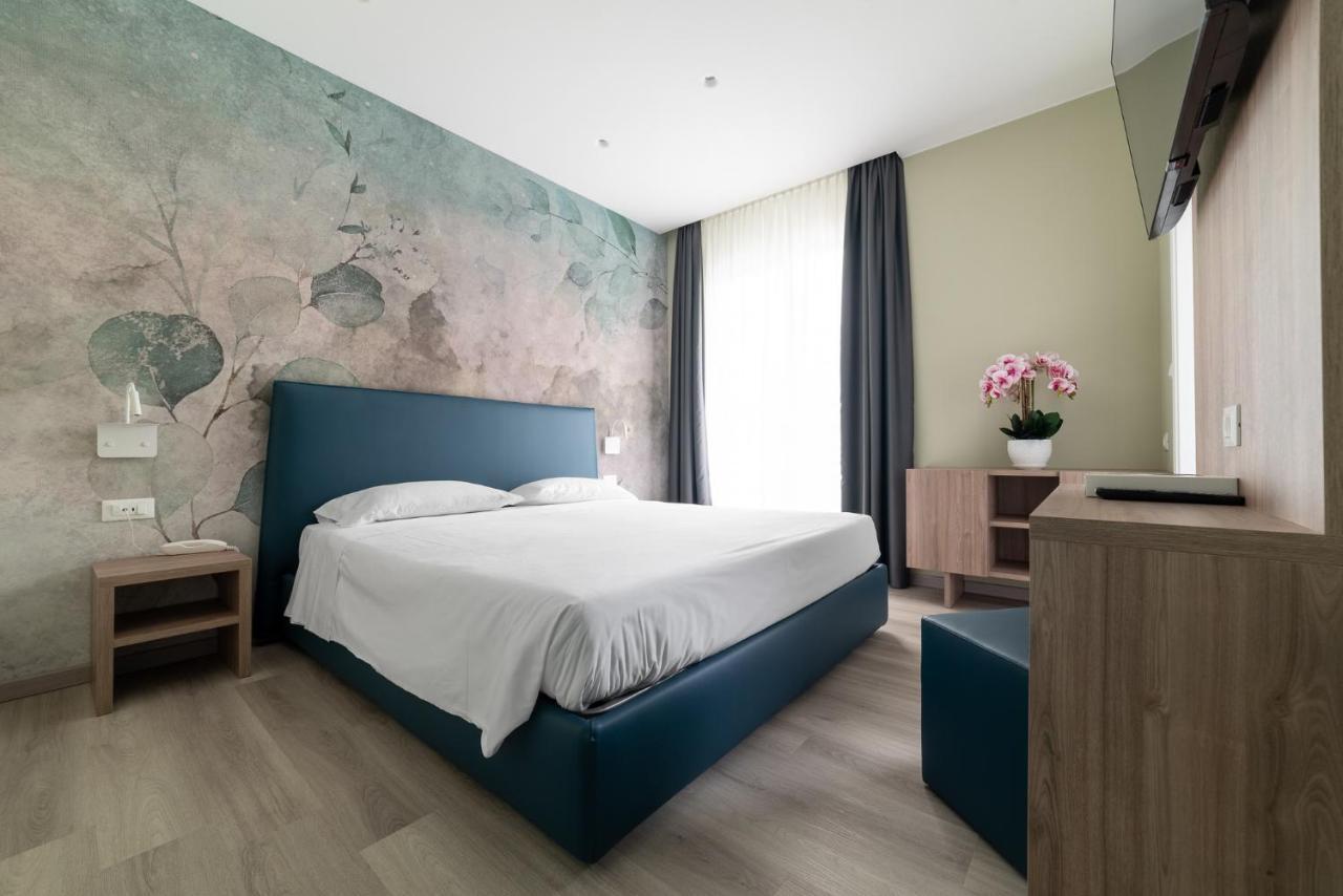 Hotel Colombo Лидо ди Йезоло Екстериор снимка