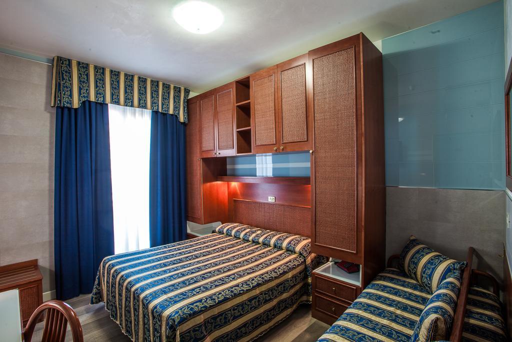 Hotel Colombo Лидо ди Йезоло Екстериор снимка