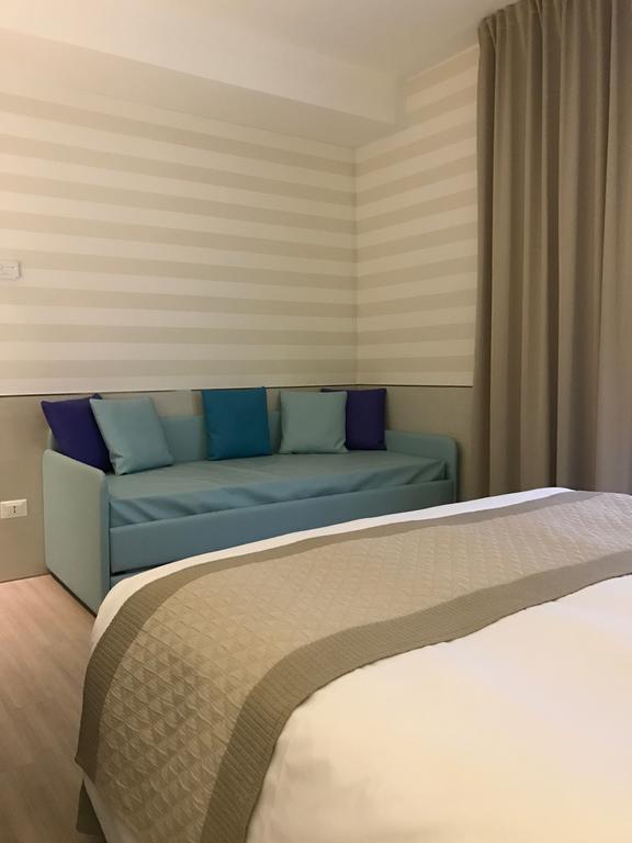 Hotel Colombo Лидо ди Йезоло Екстериор снимка