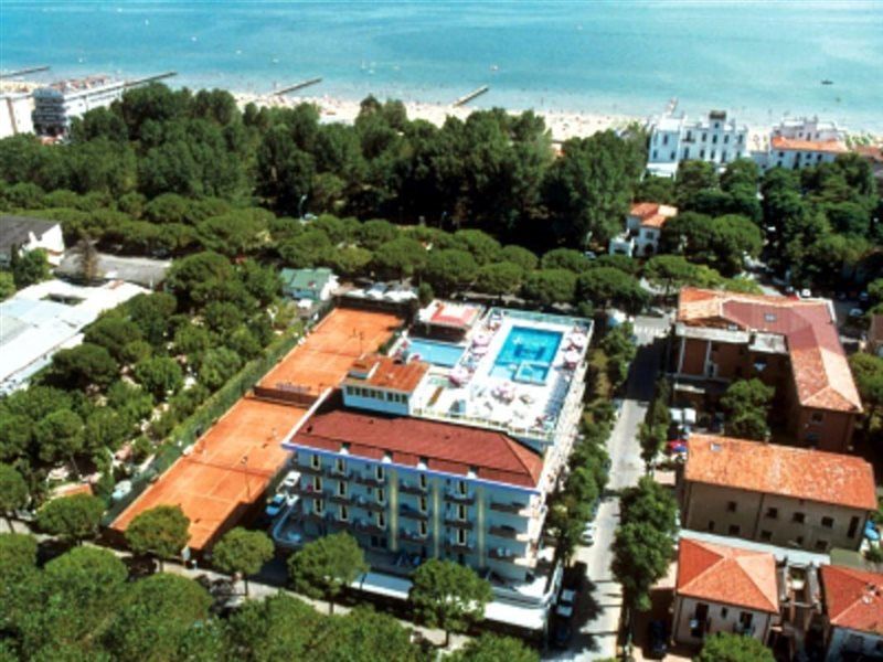 Hotel Colombo Лидо ди Йезоло Екстериор снимка