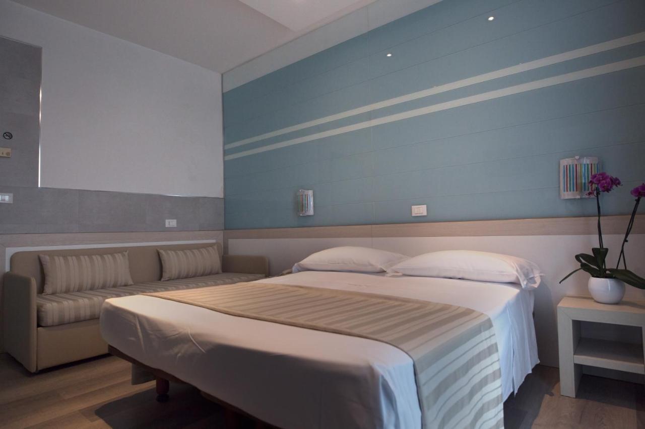 Hotel Colombo Лидо ди Йезоло Екстериор снимка