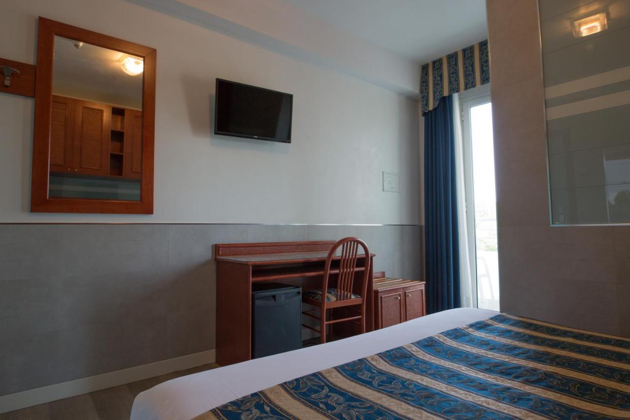 Hotel Colombo Лидо ди Йезоло Екстериор снимка