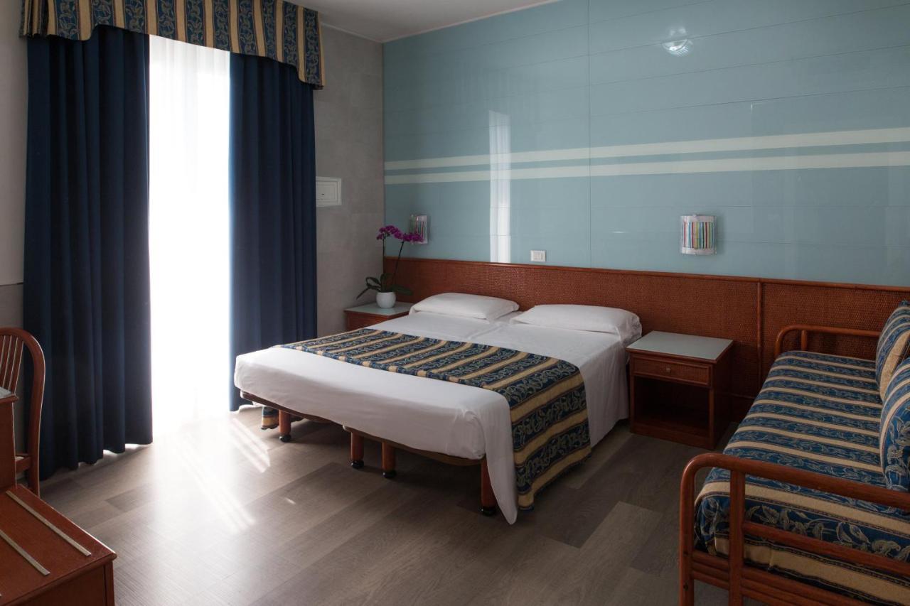 Hotel Colombo Лидо ди Йезоло Екстериор снимка